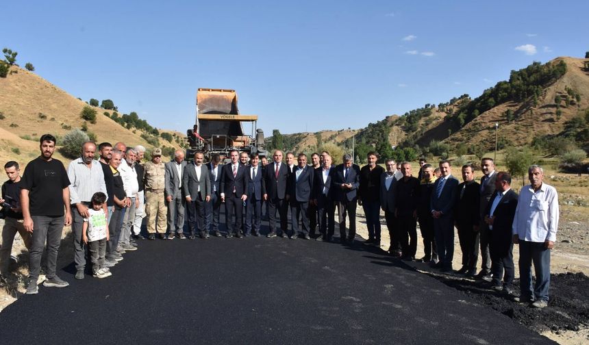 Bitlis'te köy yolları asfaltlanıyor