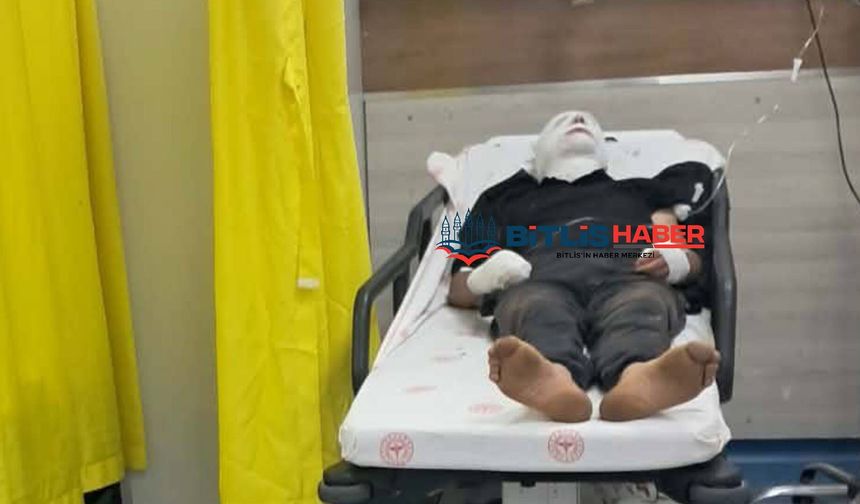 Bitlis'te oynadıkları telefon bomba gibi patladı: 3 genç yaralandı