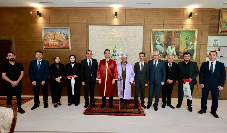 Bitlis'te yılın ahisi, kalfası ve çırağı ödüllendirildi