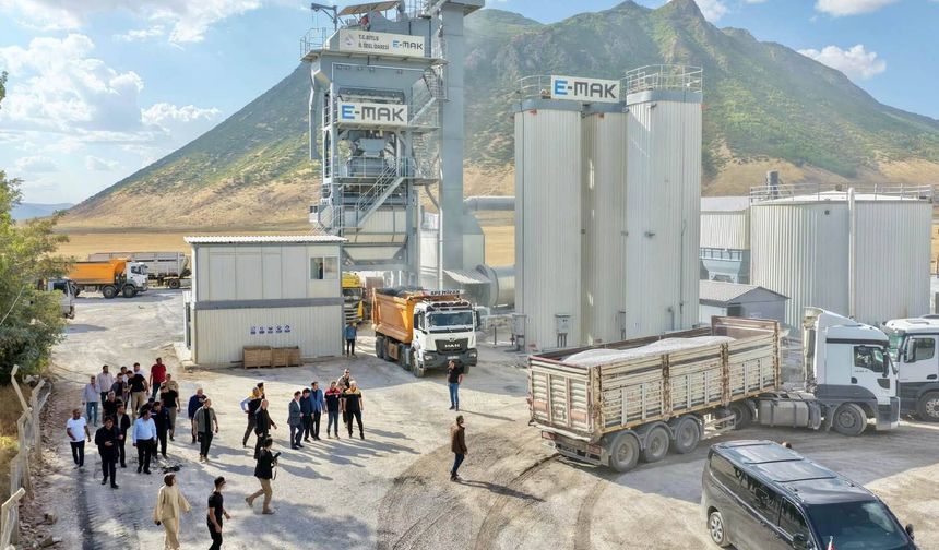 Vali Karakaya saatte 340 ton üretim kapasitesine sahip asfalt tesisini inceledi