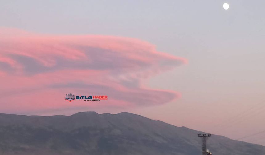 Bitlis'te balinaya benzeyen mercek bulutu hayran bıraktı