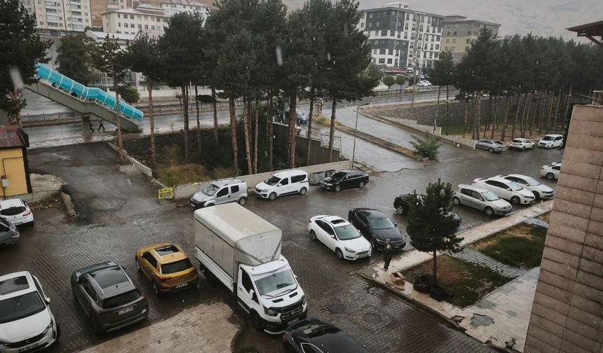 Meteoroloji uyarmıştı: Bitlis’te sağanak etkili oldu