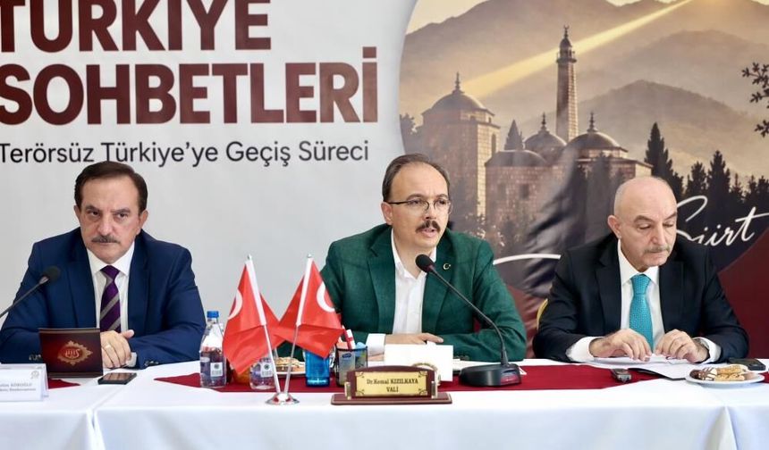 Siirt'te dikkat çeken panel: "Terörsüz Türkiye'ye Geçiş Süreçleri" konuşuldu
