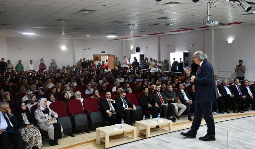 Adilcevaz’da "Maarifin Kalbi Öğretmen" programı düzenlendi
