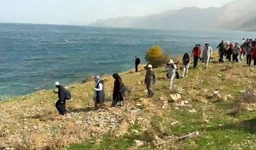 Bitlis'in Van Gölü kıyılarında doğa ve çevre farkındalığı etkinliği