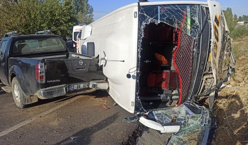 Bingöl yolunda kaza: Biri ağır 12 yaralı