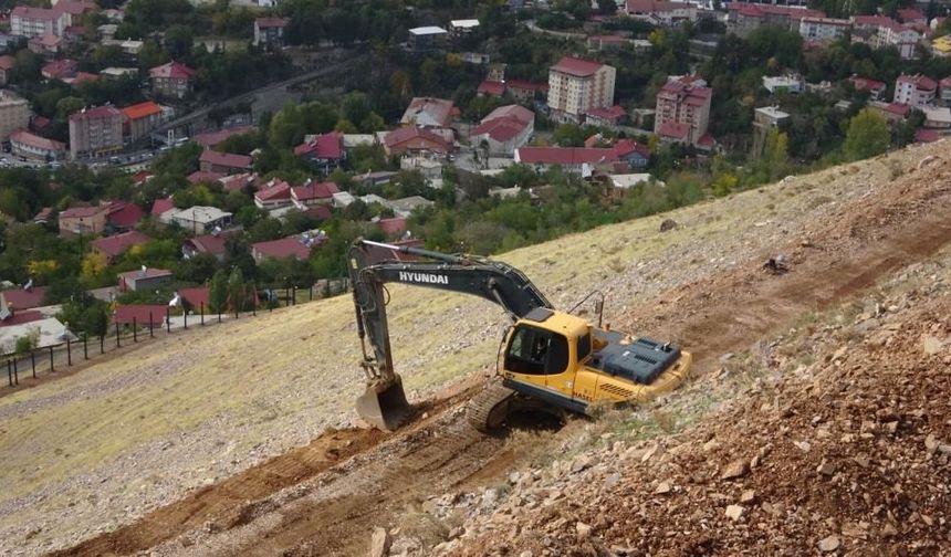Bitlis'te çığ tehlikesine karşı kar köprüleri inşa ediliyor
