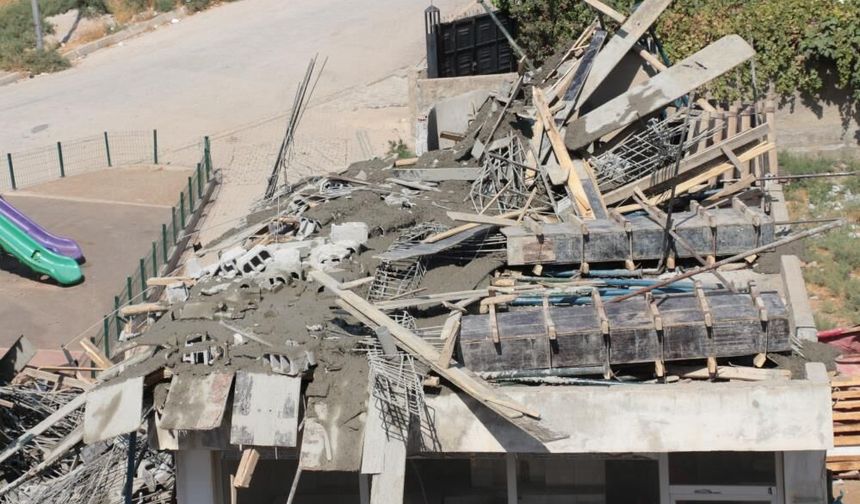 Cizre'de inşaat göçüğü: 5 işçi beton ve demir yığınlarının altında kaldı