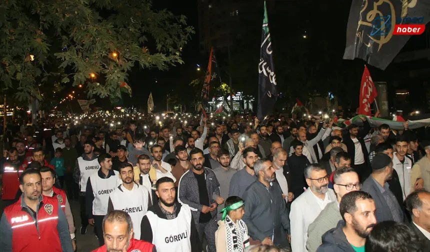 Diyarbakırlılar Aksa Tufanı'nın 3'üncü yıldönümünde Gazze için meydanlara akın etti