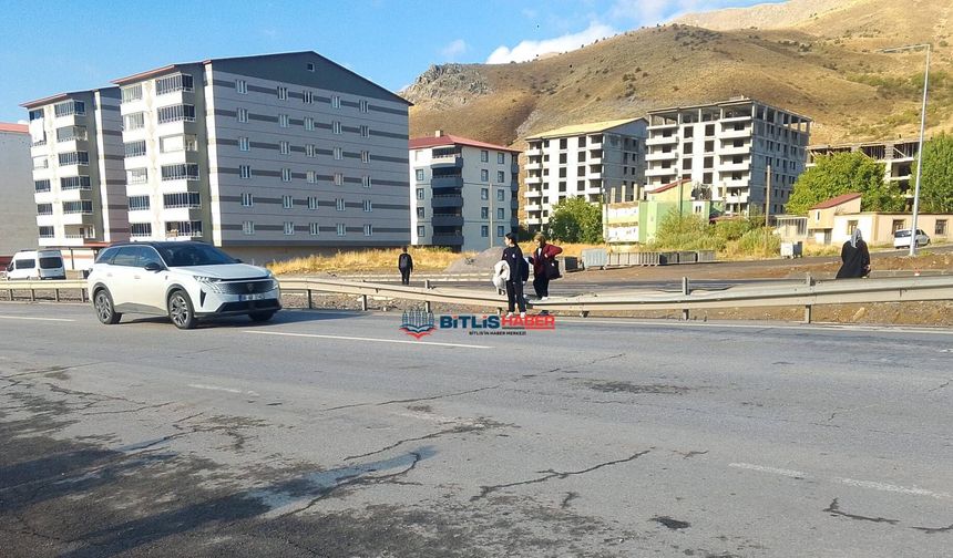Bitlis’te bu güzergahta okula giden öğrenciler her gün ölümle burun buruna