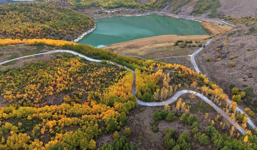 Bitlis’te Sonbaharın En Güzel Hali: Nemrut Kalderası Renk Cümbüşüne Büründü