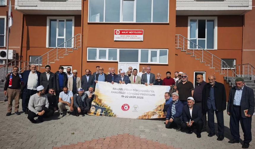 Türkiye’nin Farklı Bölgelerinden Gelen Misafirler Ahlat’ta Gönül Sofrasında Buluştu