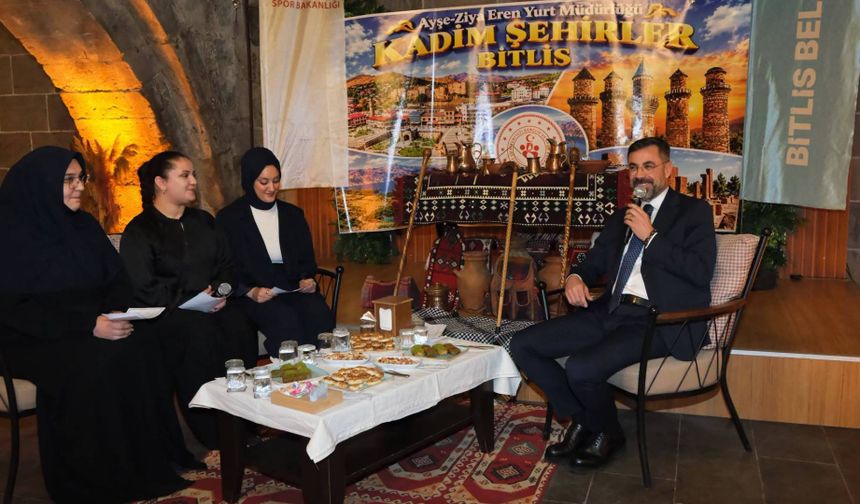 Başkan Tanğlay, üniversite öğrencileriyle bir araya geldi