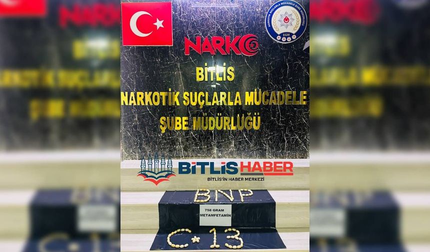 Pes dedirtti! Yolcunun mide ve bağırsağında 101 parça uyuşturucu çıktı
