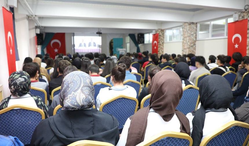 Bitlis’te Öğrencilere Gökyüzünün Anahtarı Usturlap Anlatıldı