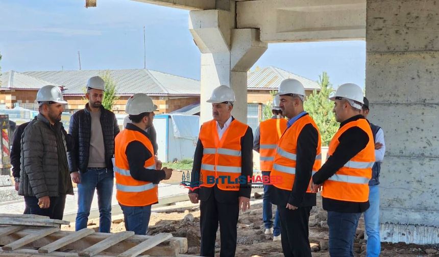 Güroymak’ta yarı olimpik yüzme havuzunda çalışmalar sürüyor